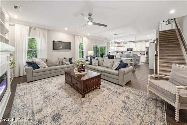 Building Photo - 552 Meadow Creek Dr