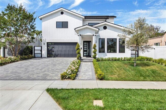 Building Photo - 251 S Griffith Park Dr