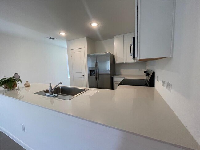Building Photo - 202 Pastar Fls