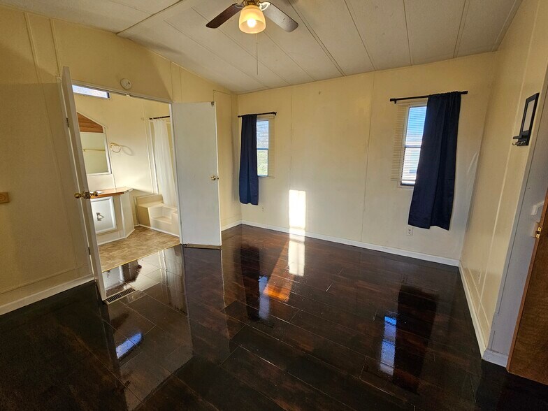 Master Bedroom - 607 Tater Peeler Rd