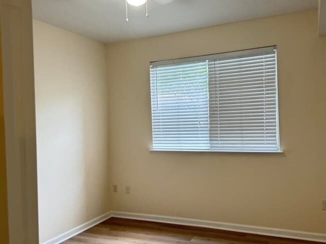 Building Photo - 9833 Baywinds Blvd