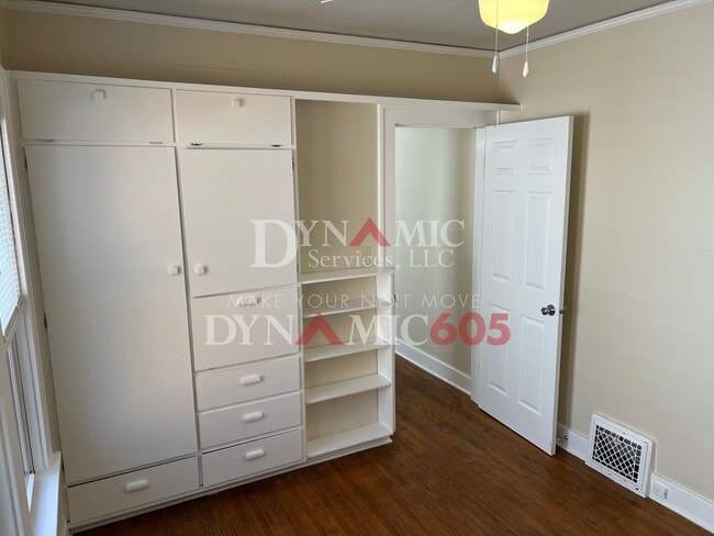 Building Photo - 4+ Bedroom, 2 Bath House with Garage and Fenced Backyard