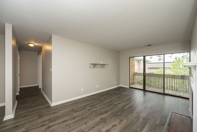 Building Photo - Two Bedroom, 2 Bath Creve Coeur Condo