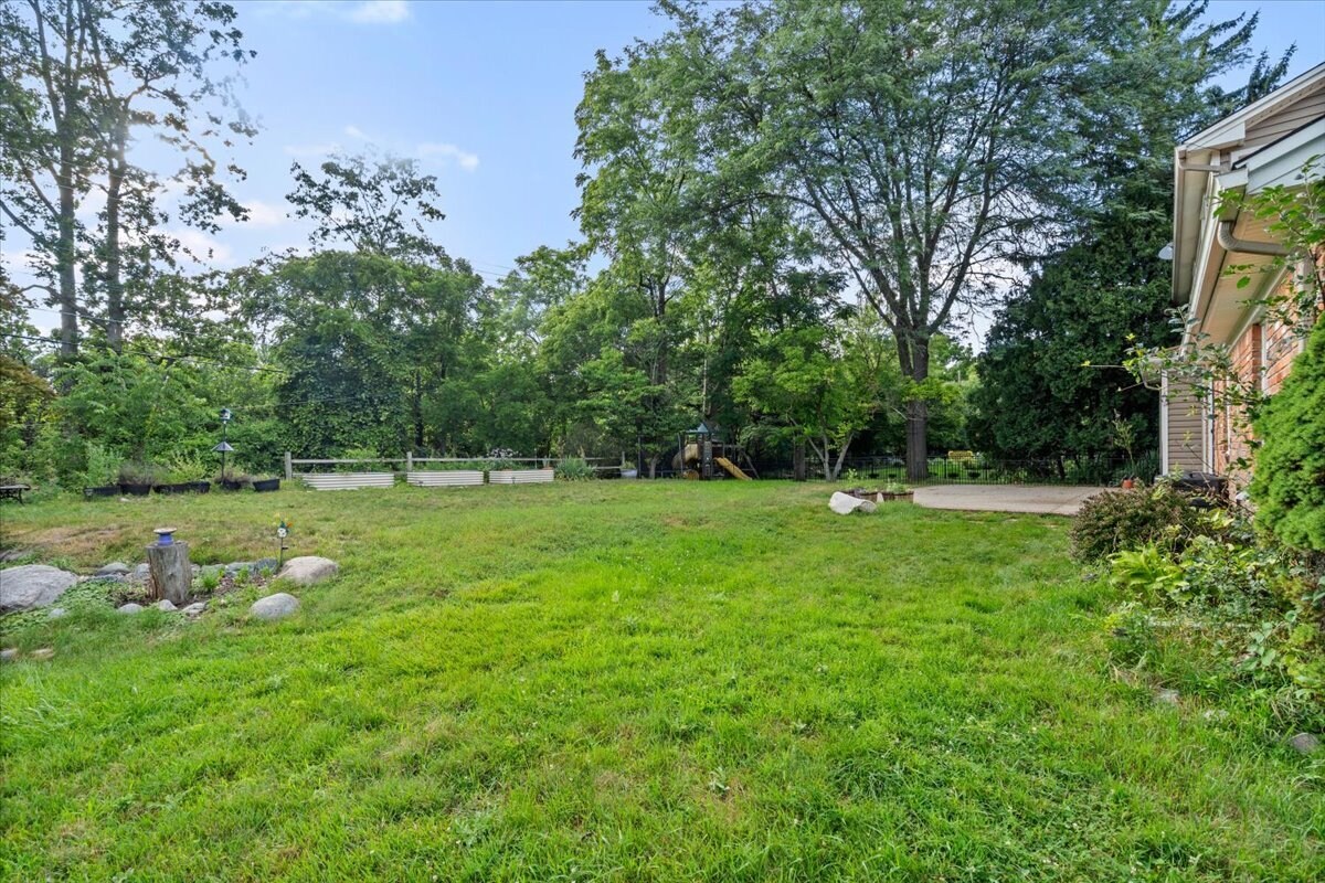 Building Photo - 5476 Van Ness Dr