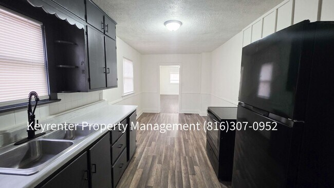 Building Photo - 1512 W College St