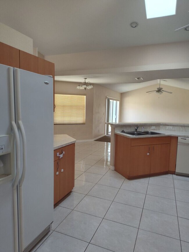 Building Photo - Oak Crest – 4BR/3BA Home with Covered Pati...