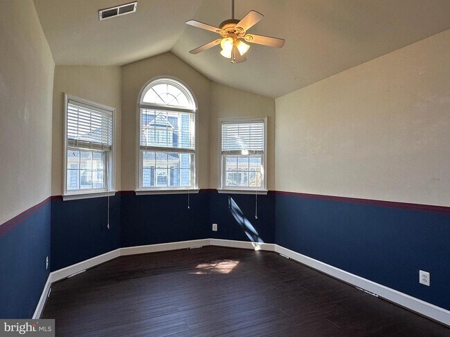 Building Photo - 13846 Greendale Dr