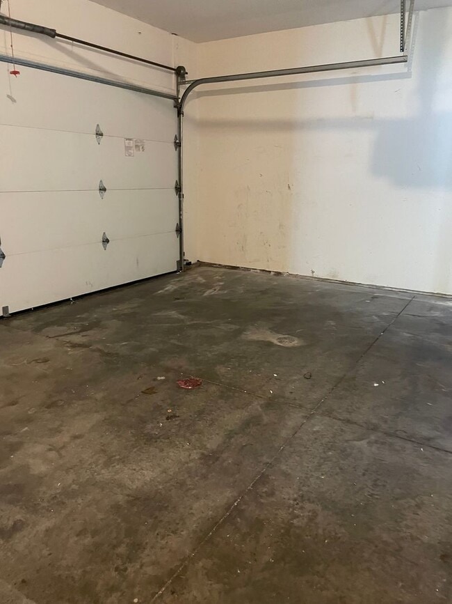 Building Photo - 3 Bed 2 Bath 2 Car Garage plus Bonus Room Available July 31, 2023