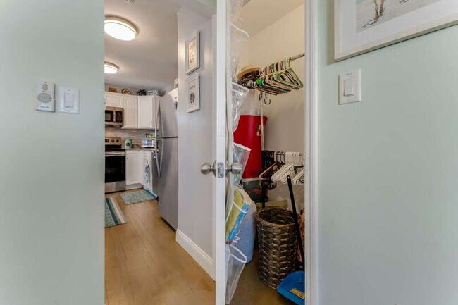 Building Photo - 116 S Grandview Ave