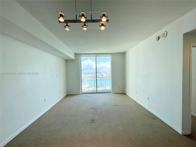 Building Photo - 253 NE 2nd St