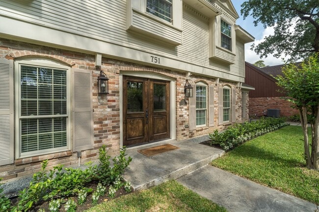 Building Photo - 751 Bison Dr