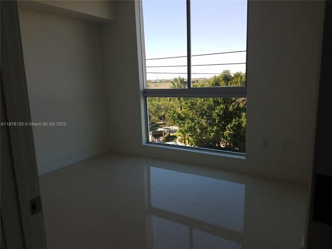 Building Photo - 7875 NW 107th Ave