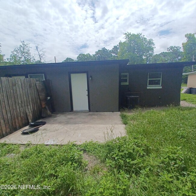 Building Photo - 1868 Doyon Ct