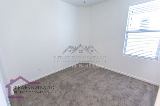 Building Photo - 827 W Nova Pl