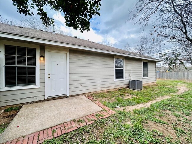 Building Photo - 8507 Apple Carrie Cove