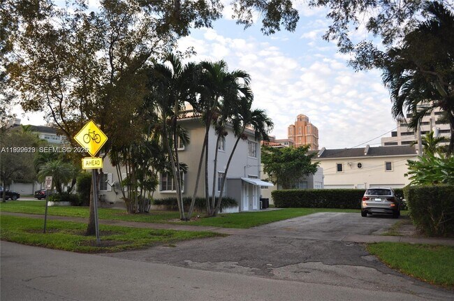 Building Photo - 2617 Segovia St