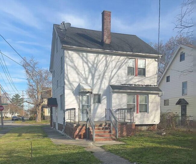 Building Photo - 13604 Maplerow Ave