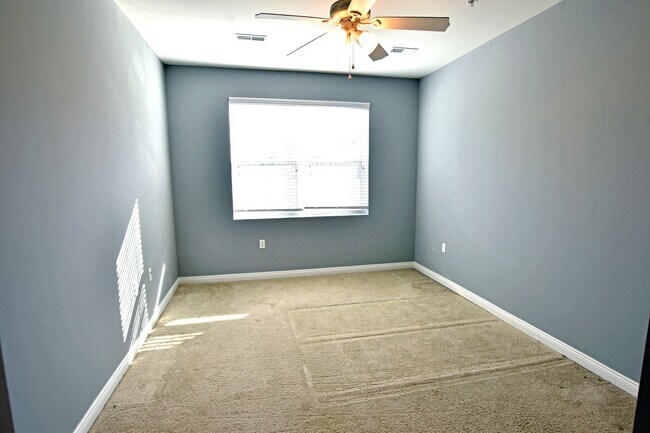 Building Photo - Shelby Township, 1st Floor Access!  2 Bedrooms, 2-Baths, att. Garage