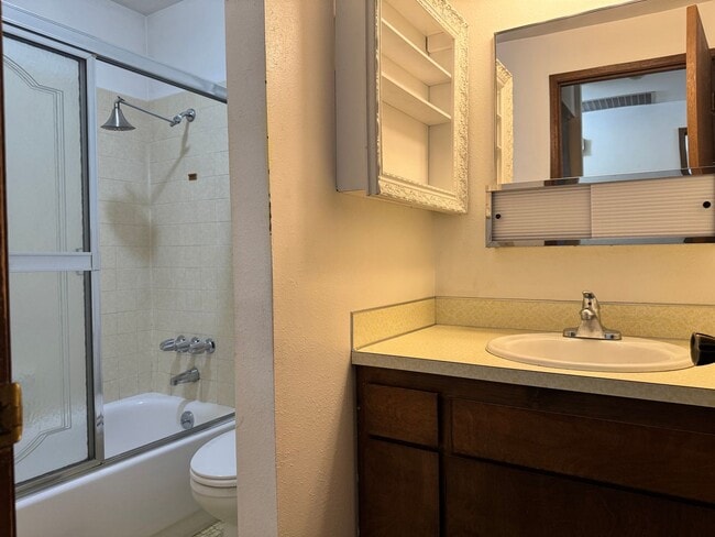 Building Photo - West Valley 4br 2.5 ba DBL attached garage, POOL