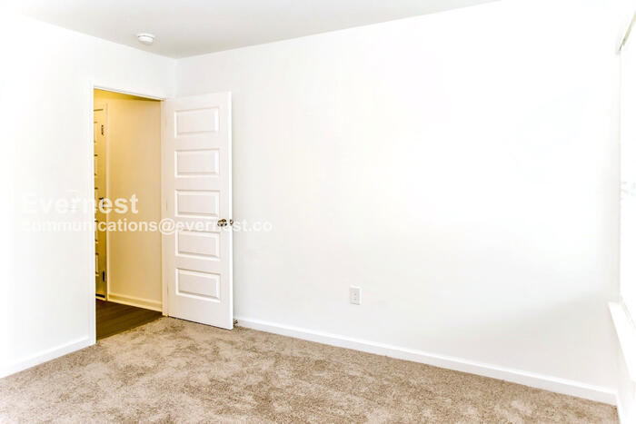 Building Photo - 118 Labrador Ln