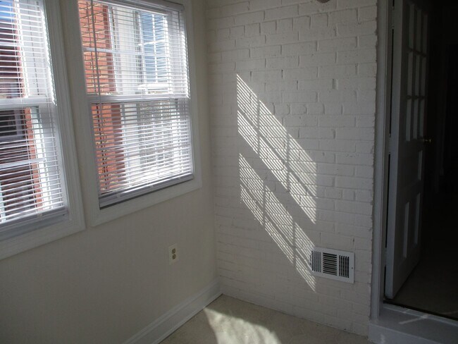 Building Photo - 0573 - Stergiou