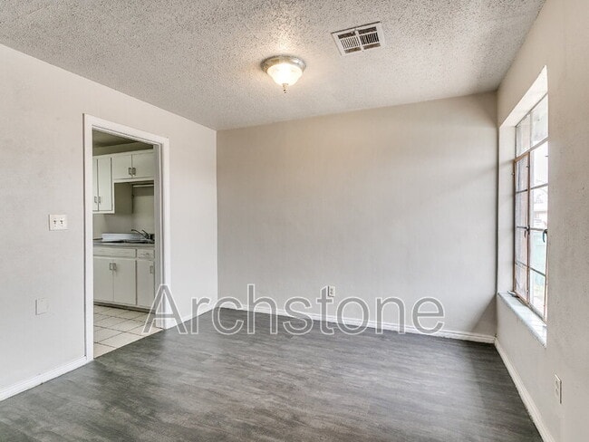 Building Photo - 1308 Kinkaid Dr