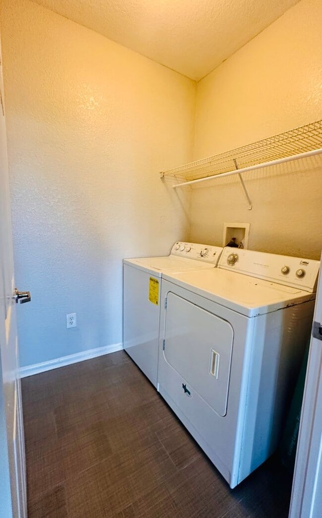 Building Photo - Elegant 1Brm 1Ba wood floors, quartz counters and more!