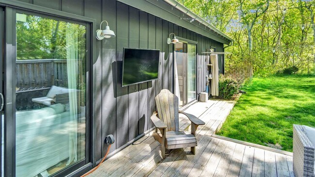 Building Photo - 274 Little Fresh Pond Rd