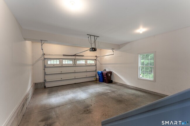 Building Photo - 1 Ridgeview Dr