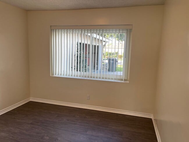 Building Photo - Beautiful 4 Bedroom Home in Huntington Beach