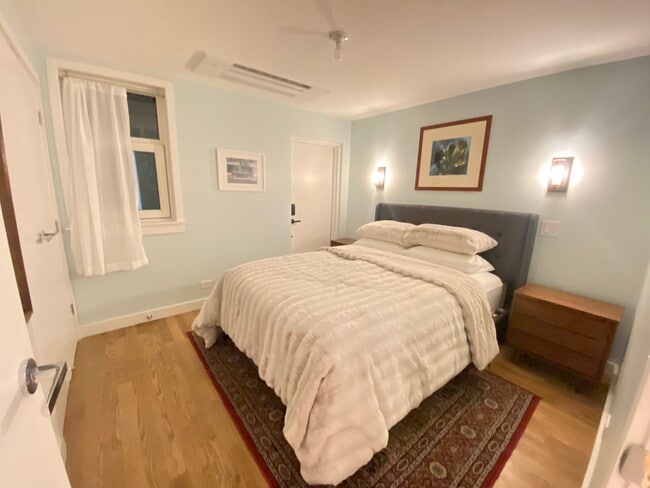 Building Photo - 19 Conselyea St