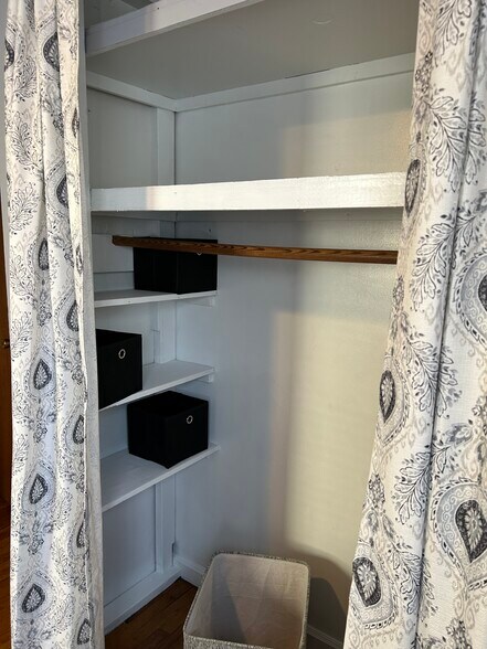Large closet - 2031 Calhoun St