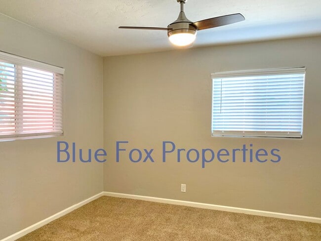 Building Photo - 602 N Palo Verde Blvd