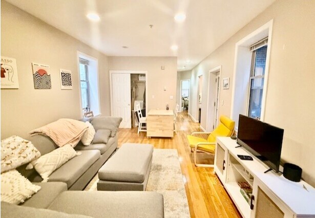 Building Photo - 96 Prince St