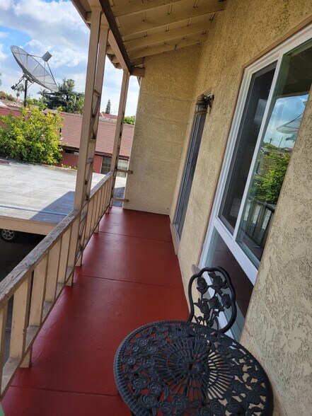 PATIO - 2416 Flower St