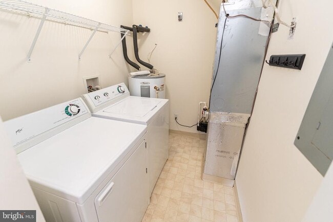 Building Photo - 3500 Sanibel Cir