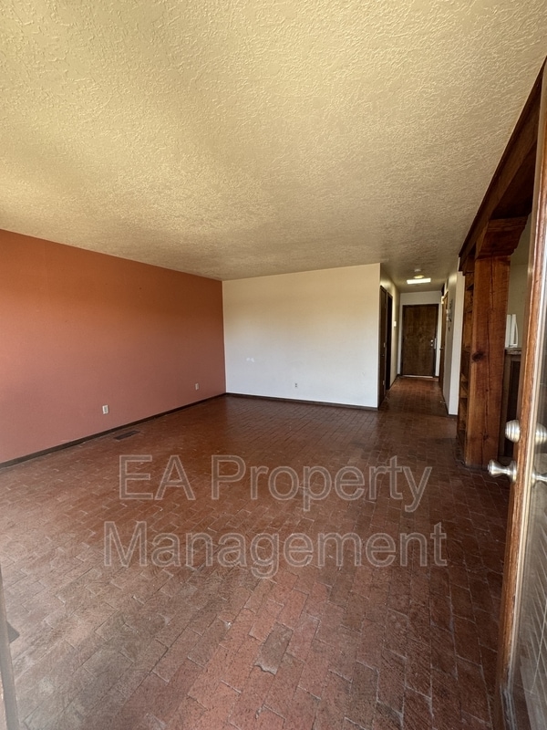 Building Photo - 921 Nashville Ave SW