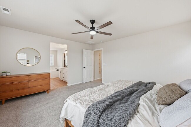 Building Photo - 5765 Mammoth Ln