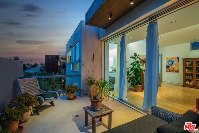 Building Photo - 716 Brooks Ave