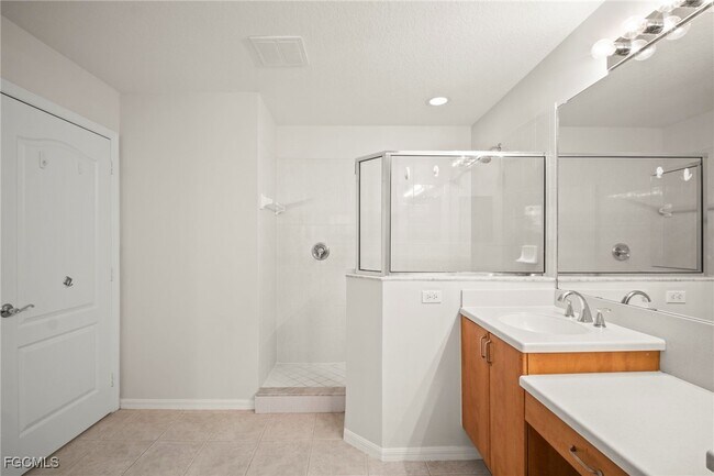 Building Photo - 9220 Belleza Way