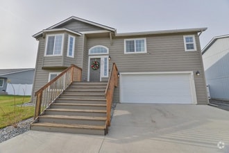 Building Photo - 617 N Shamrock Rd