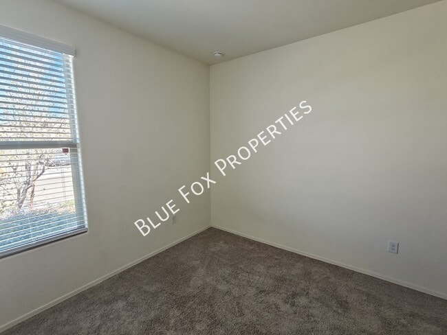 Building Photo - 5525 W Lazy Farm Dr