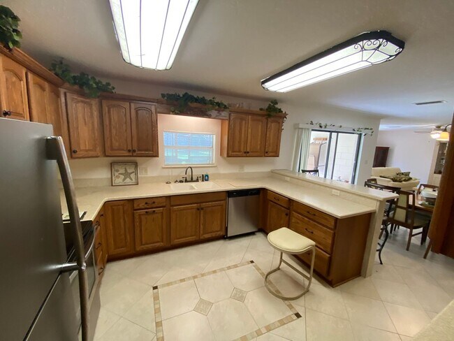 Building Photo - Family and pet friendly ANNUAL LEASE just ...