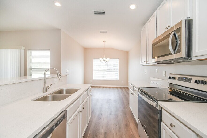 Building Photo - 9287 Hawkeye Dr