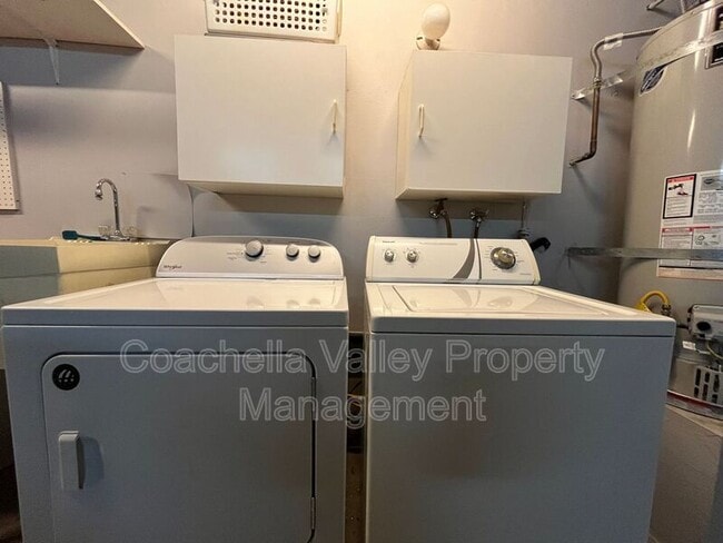 Building Photo - 43851 Vía Granada