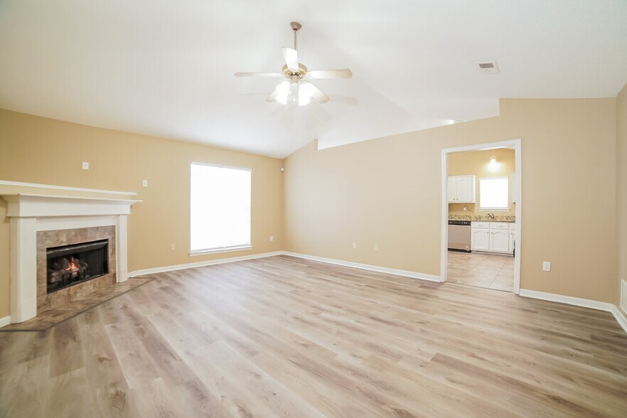 Building Photo - 6932 Wrenwood Dr
