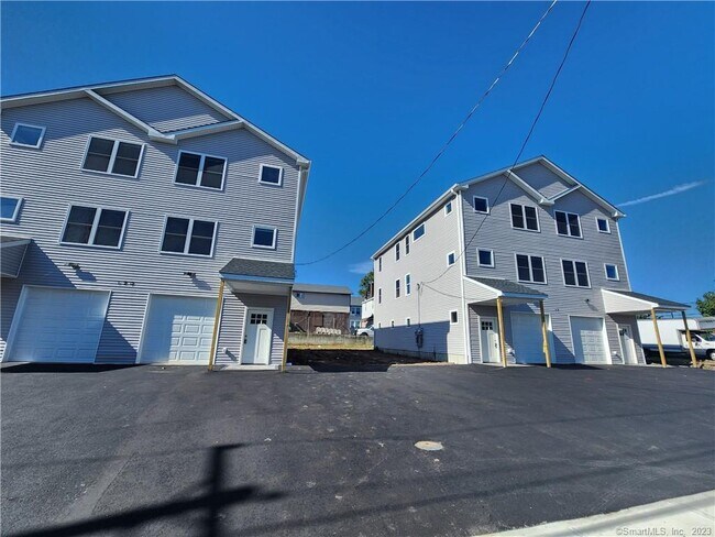 Building Photo - 126 Downing St