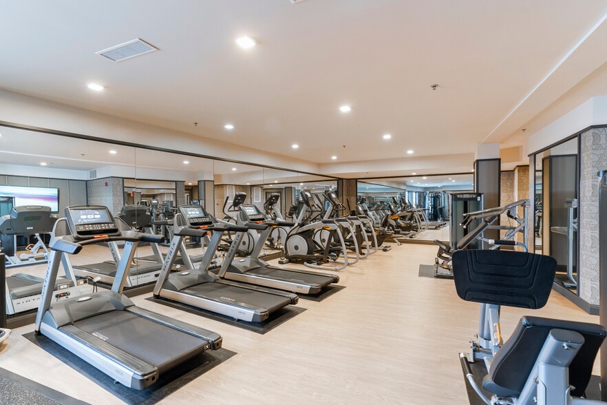 Building Photo - The Residence at the Glen Town Center