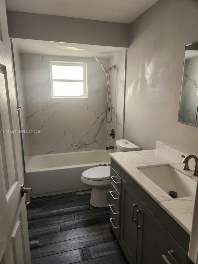 Building Photo - 107 18th Ave S