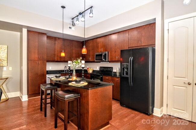 Building Photo - 4625 Piedmont Row Dr